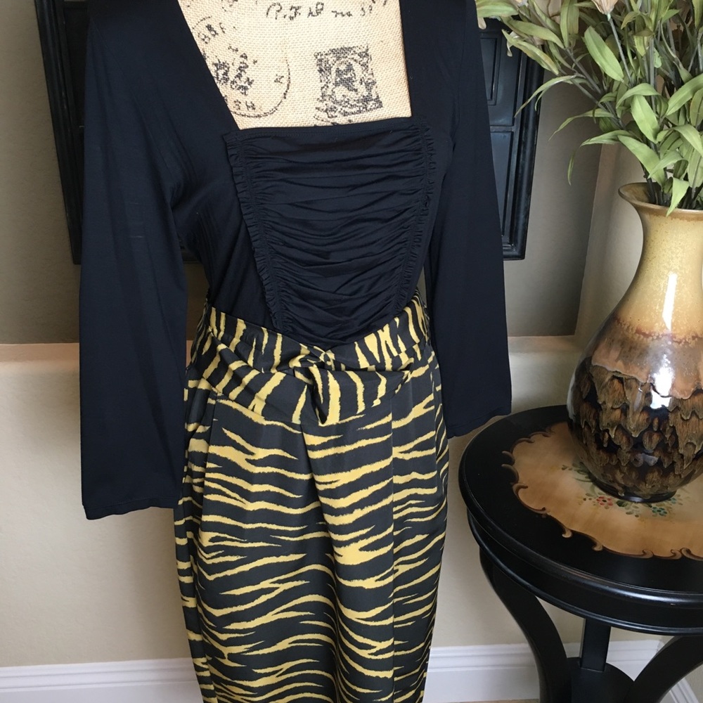 Adorable DKNY dress!